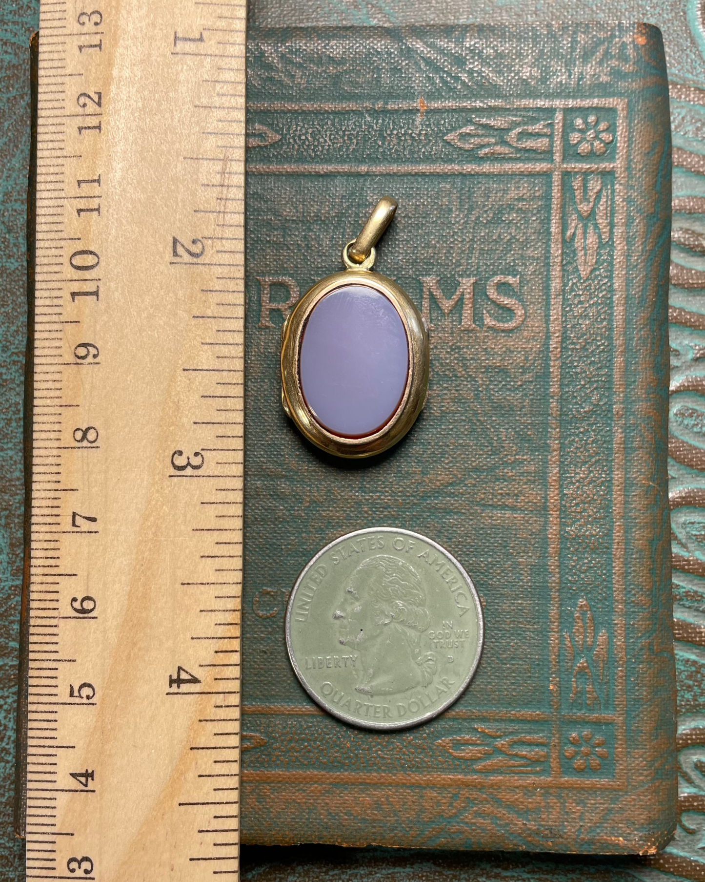 Agate Locket - 18k