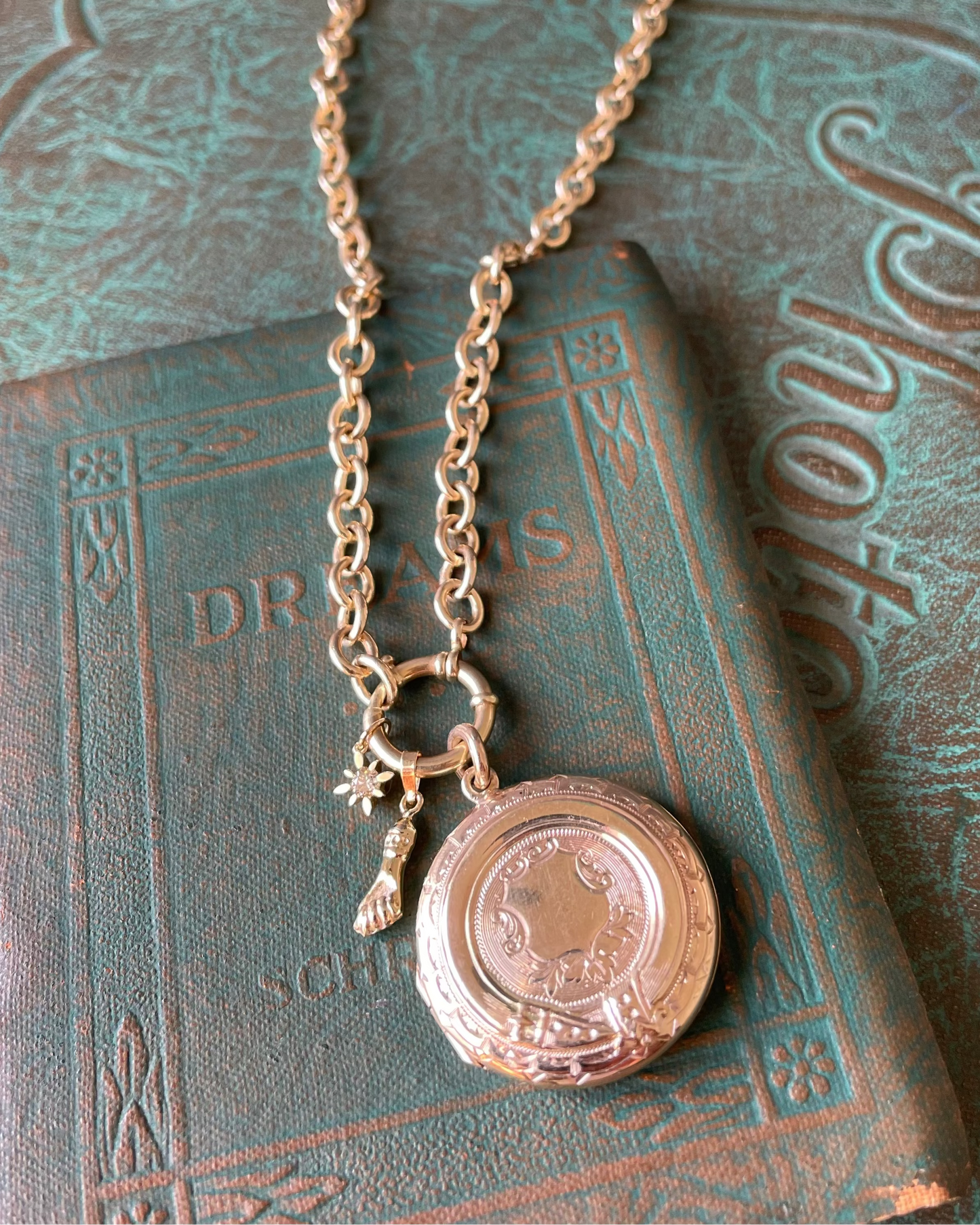 Mini Figa Charm - 14k