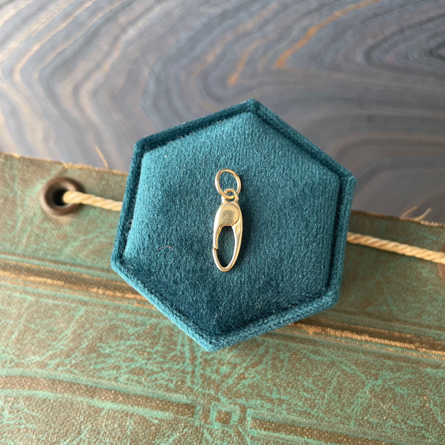 Long Crab Claw Charm - 14k