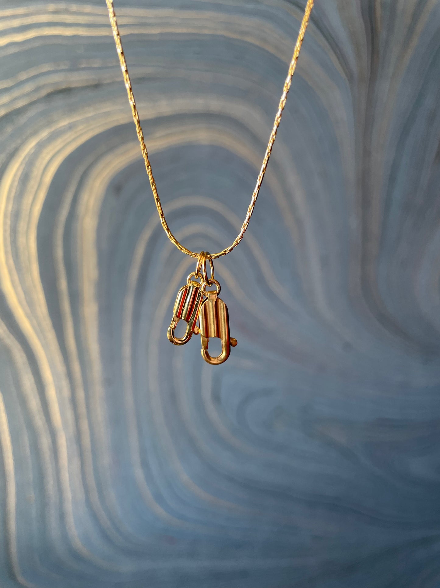 Ribbed Clasp Charm - 14k