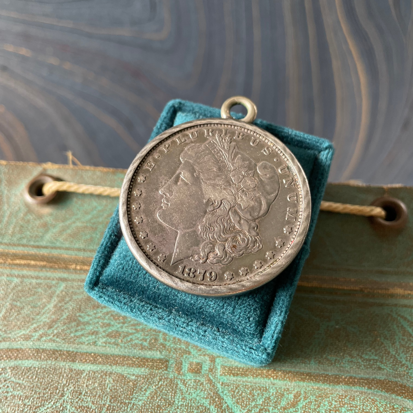 Morgan Framed Pendant - Silver