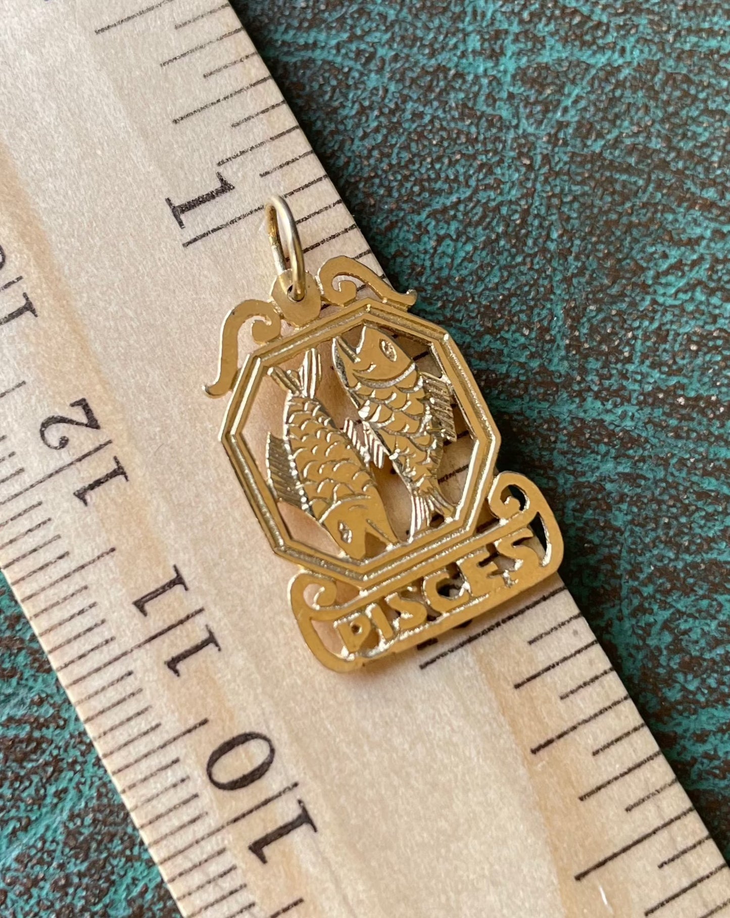 Pisces Cutout Charm - 14k