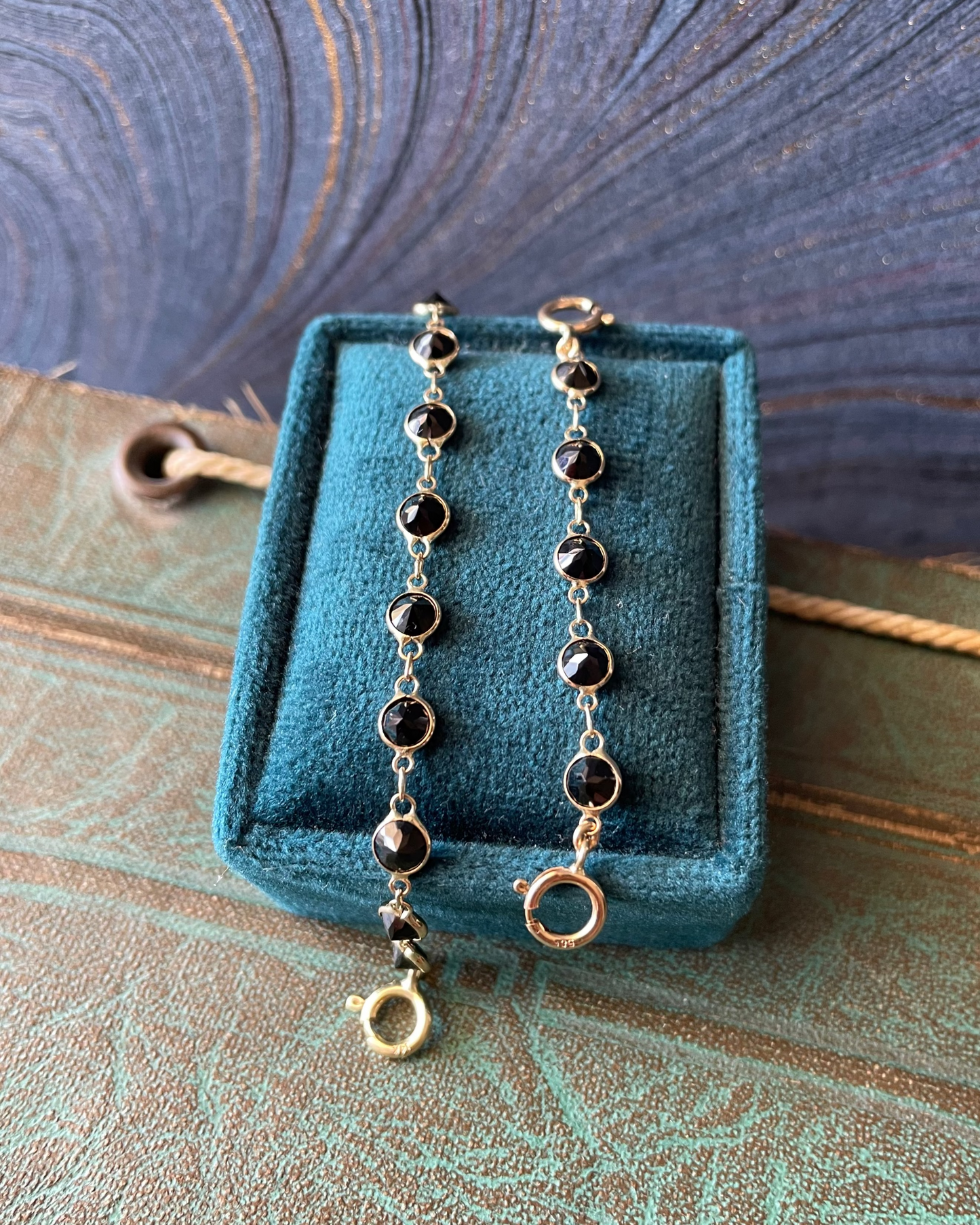 Stringy - 14k + Black Spinel