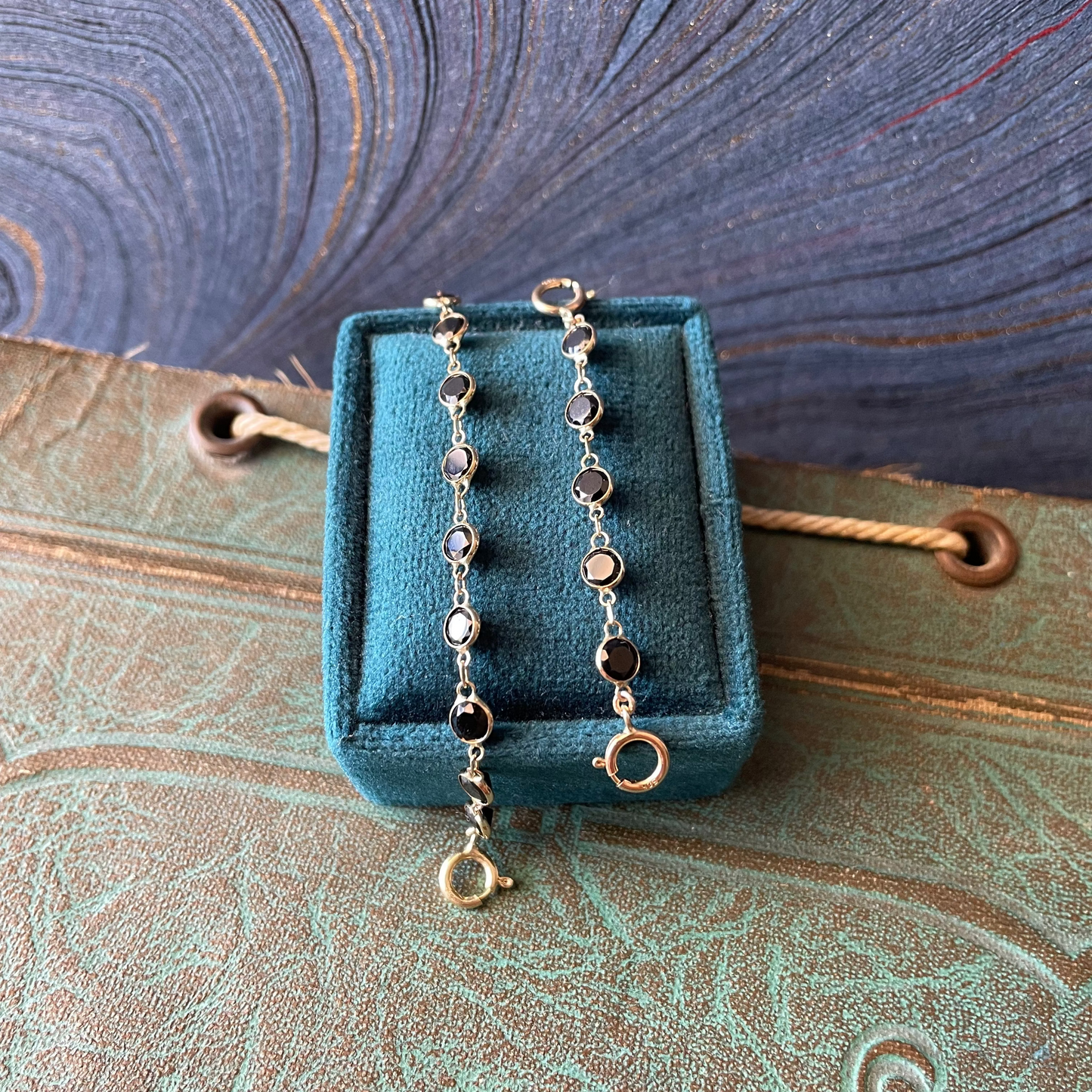 Stringy - 14k + Black Spinel