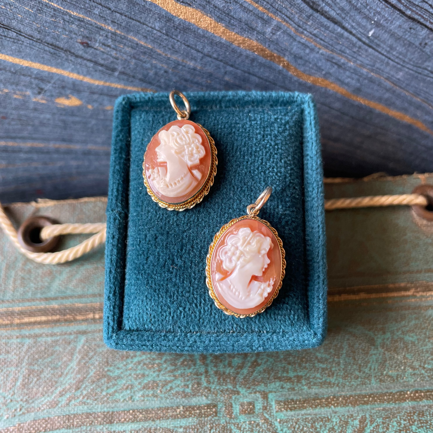 Cameo Girls Charm - 14k