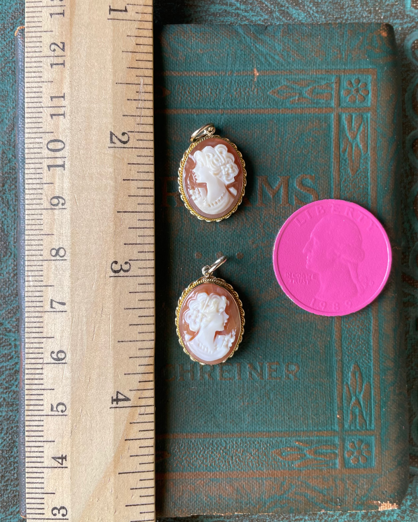 Cameo Girls Charm - 14k