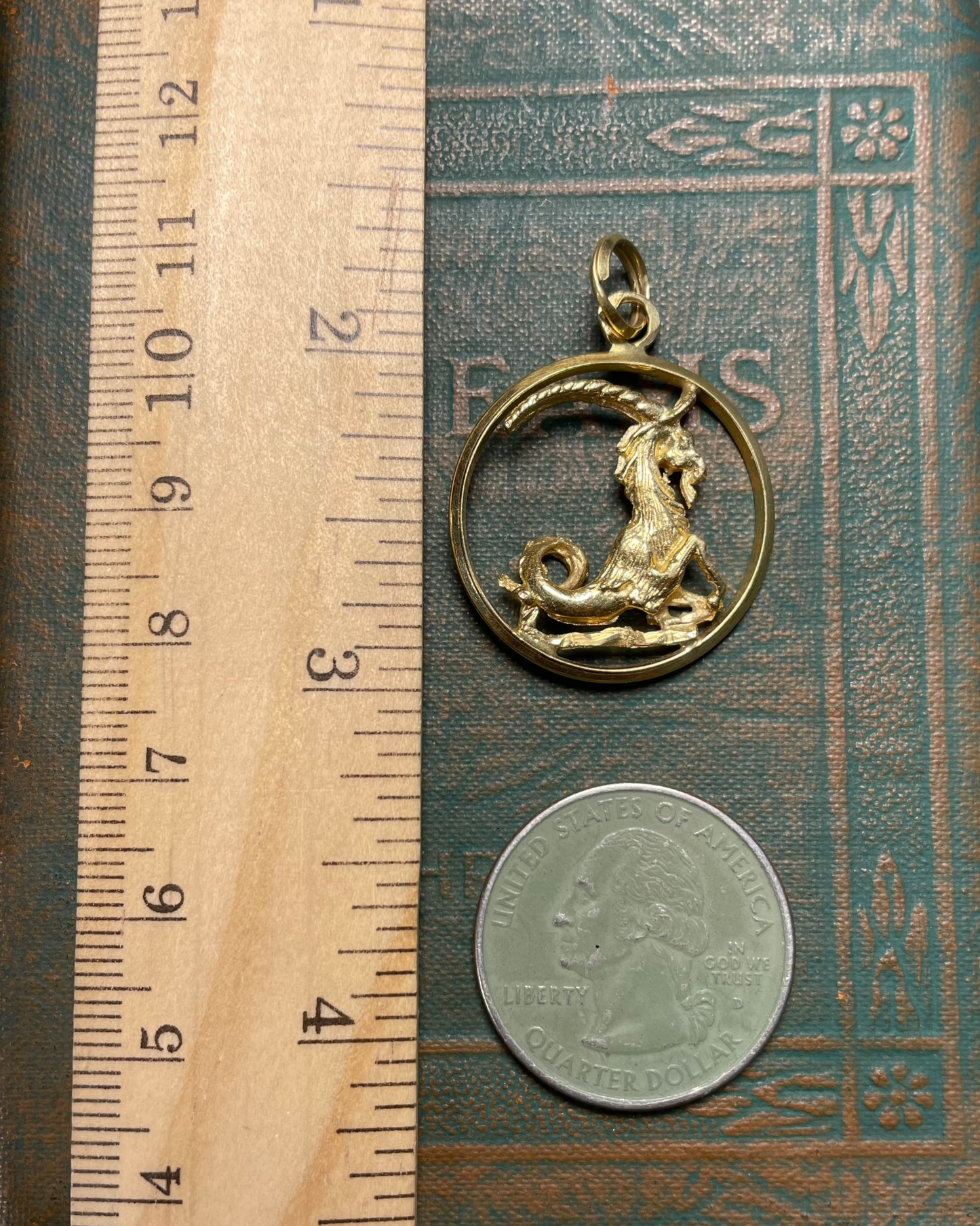 Capricorn Medallion - 18k