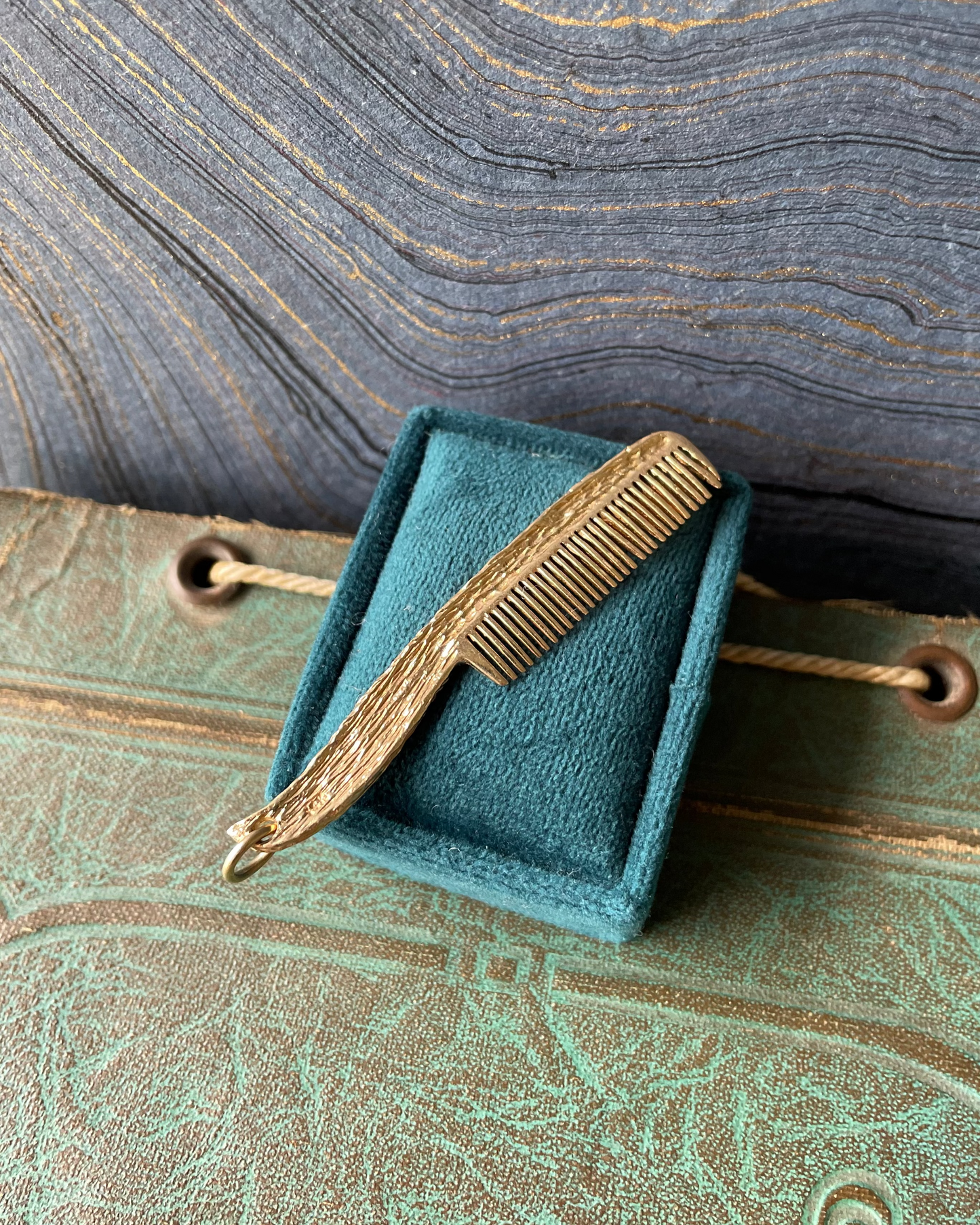 Comb Your Hair Charm - 13k