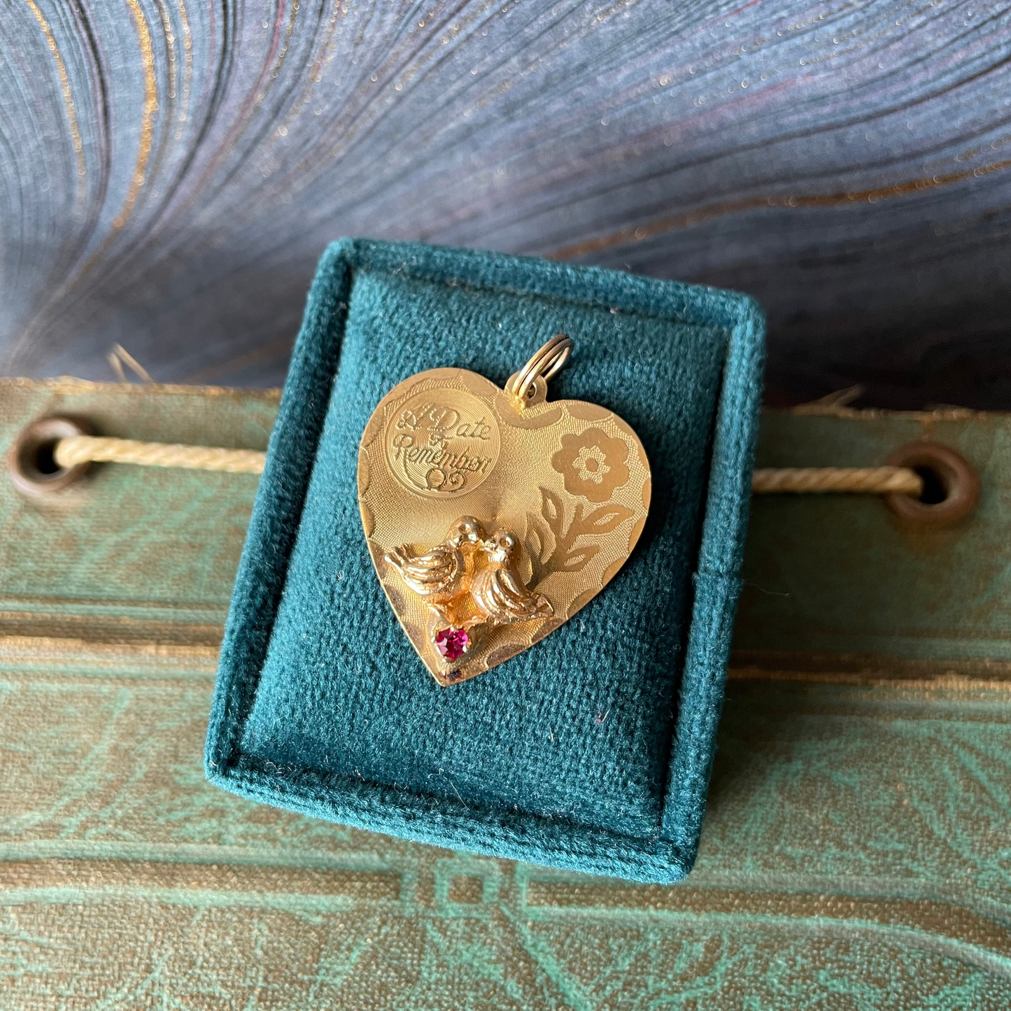 Date to Remember Lovebirds - 14k