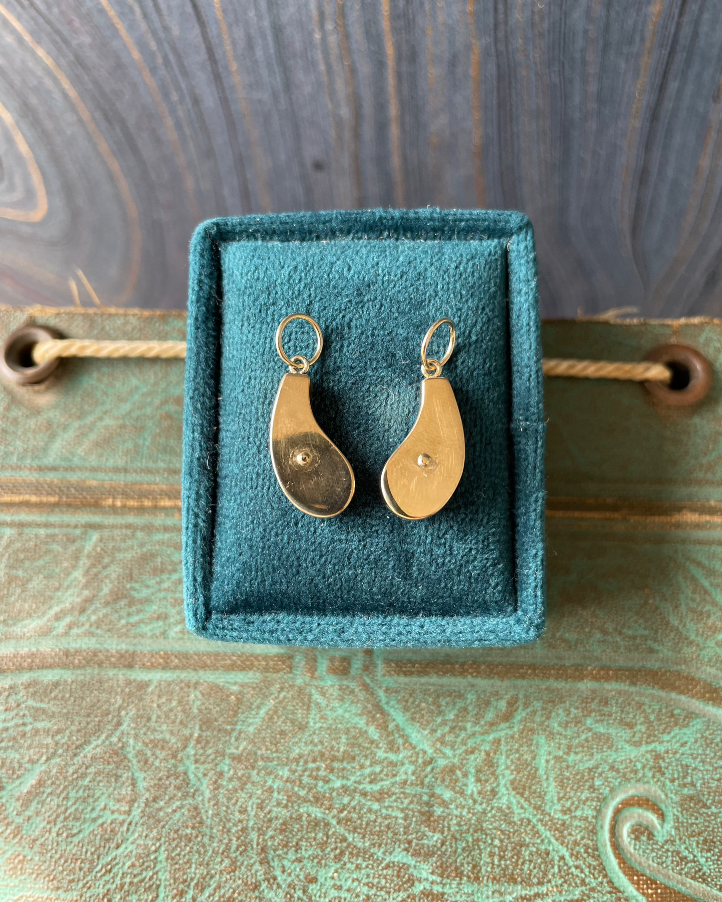 Eggplant Lapis Charm - 14k