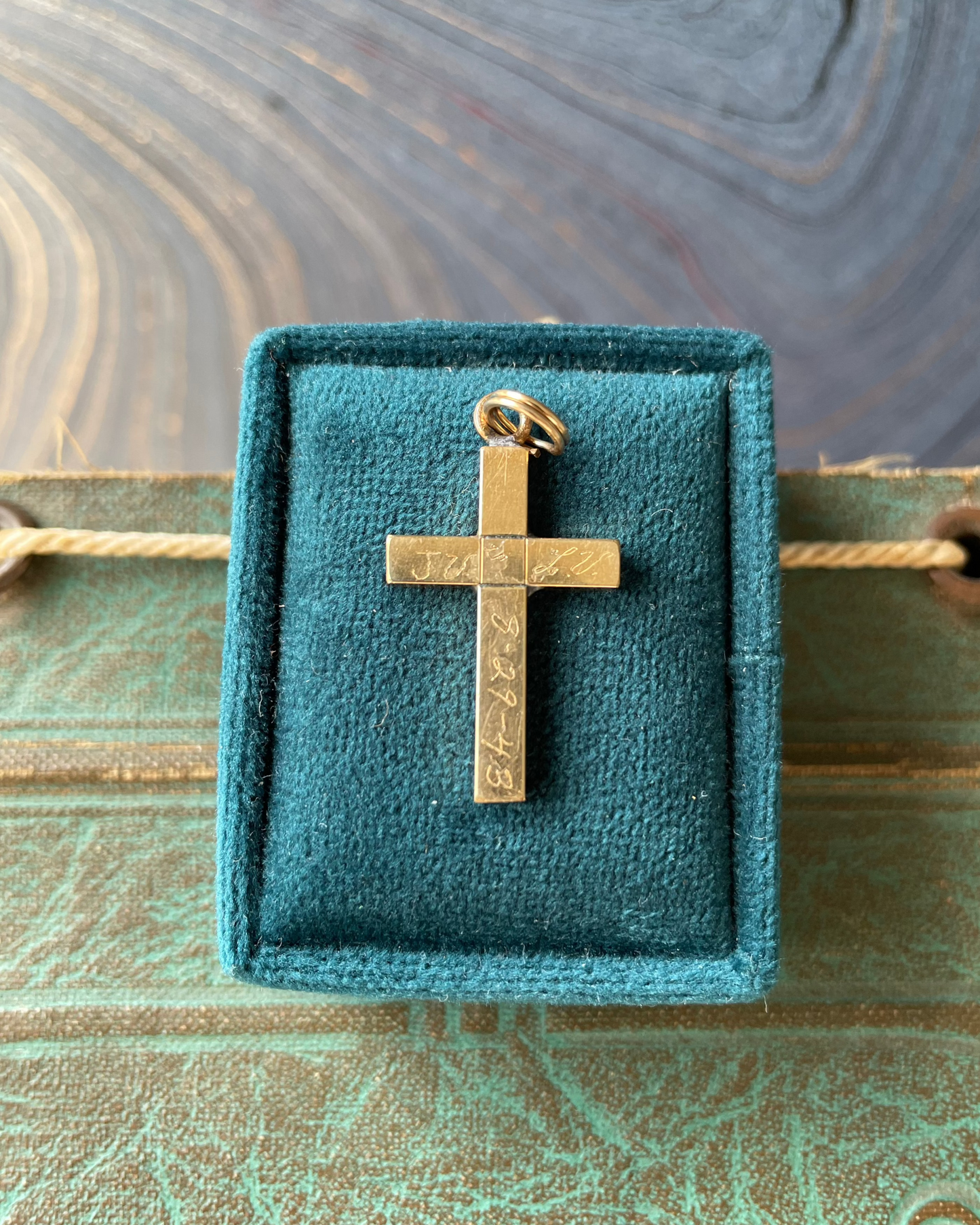 Engraved Cross - 10k