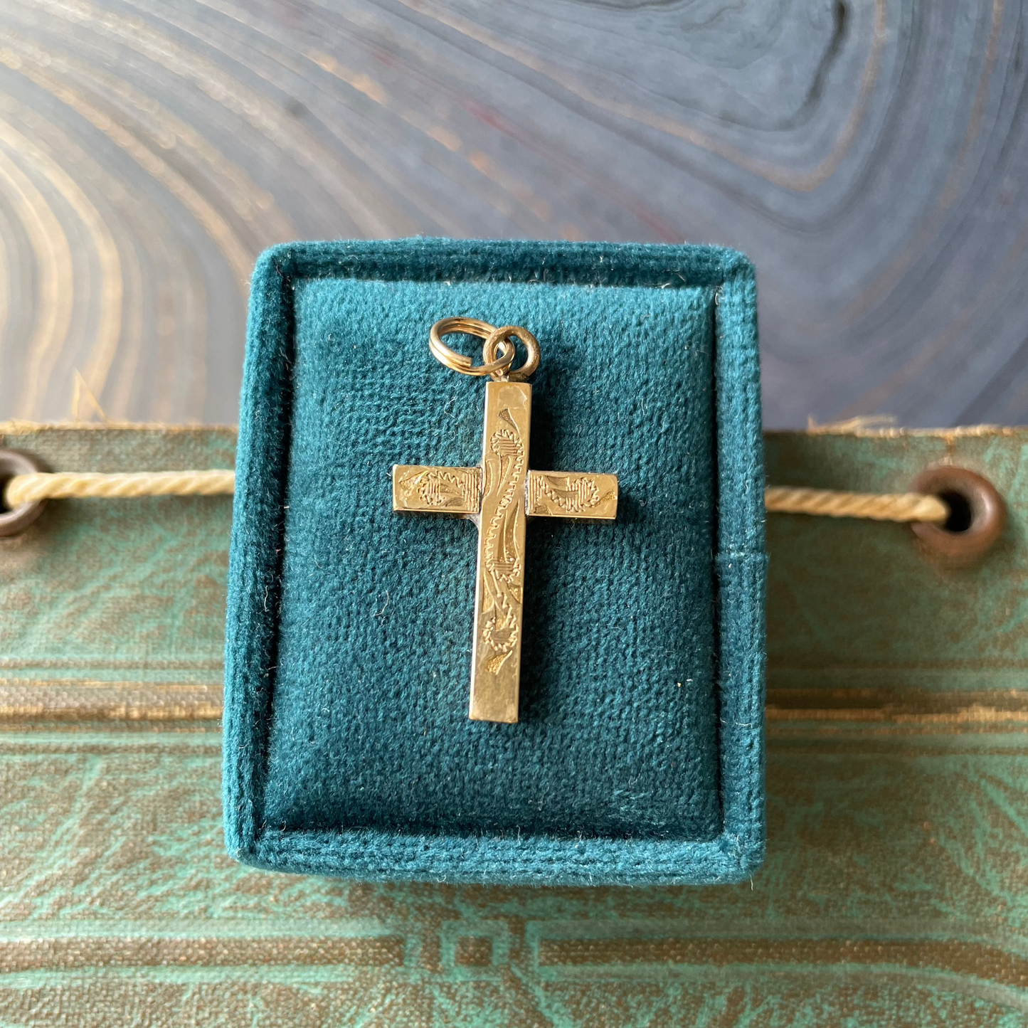 Engraved Cross - 10k