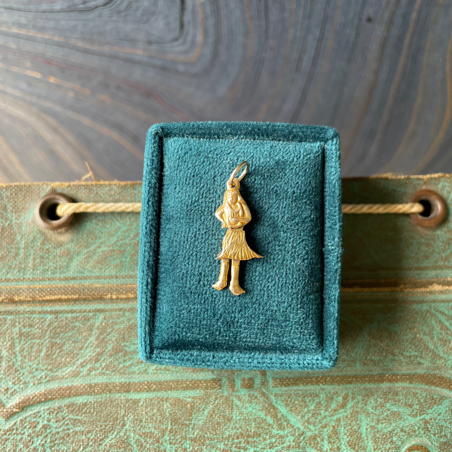 Hula Woman Charm - 12k