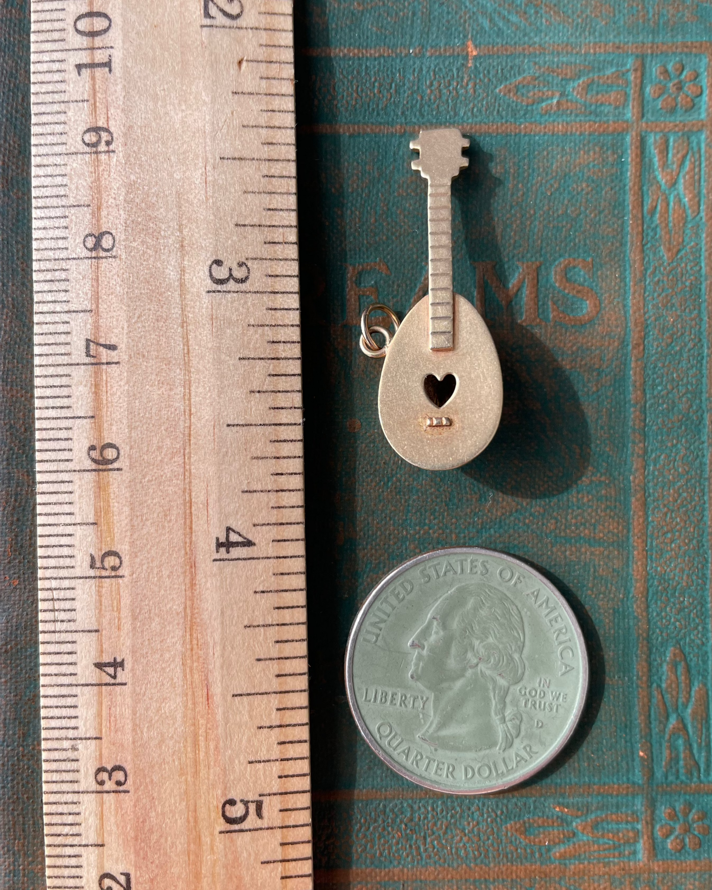 Love Mandolin Lute Charm - 14k
