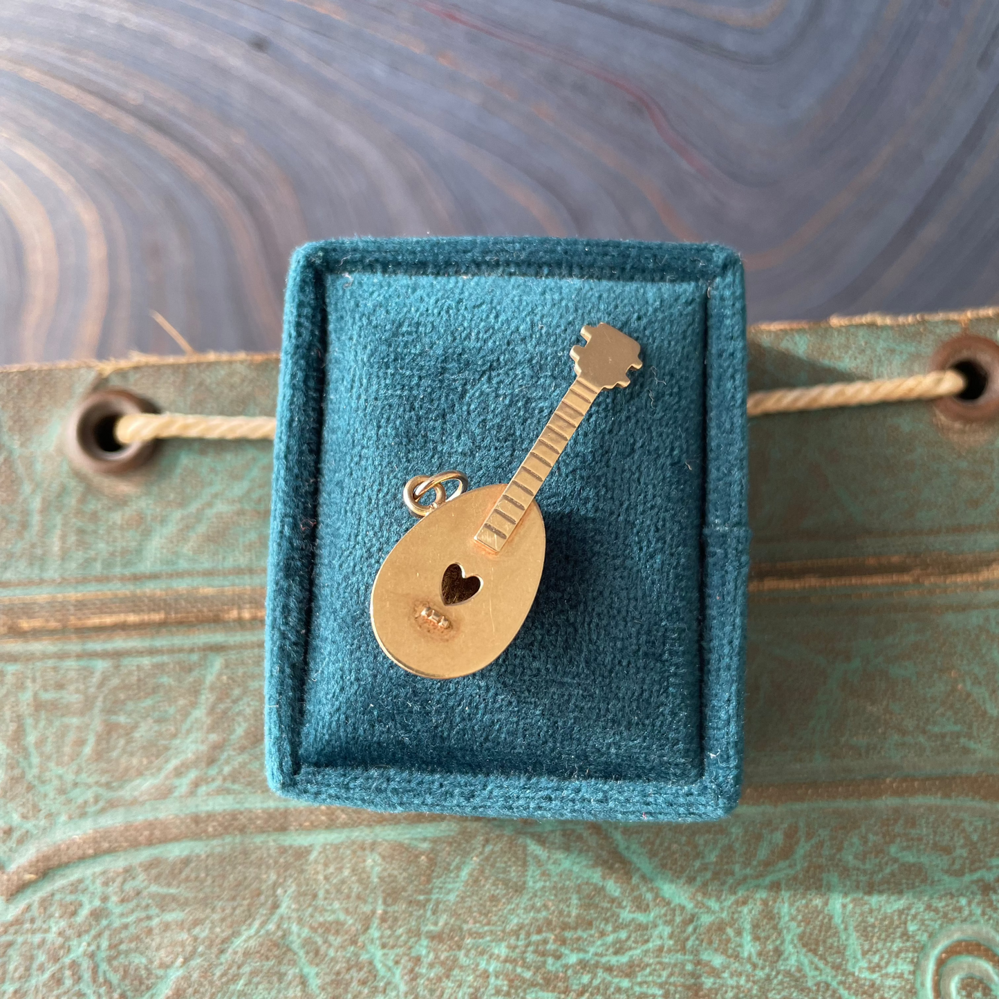 Love Mandolin Lute Charm - 14k