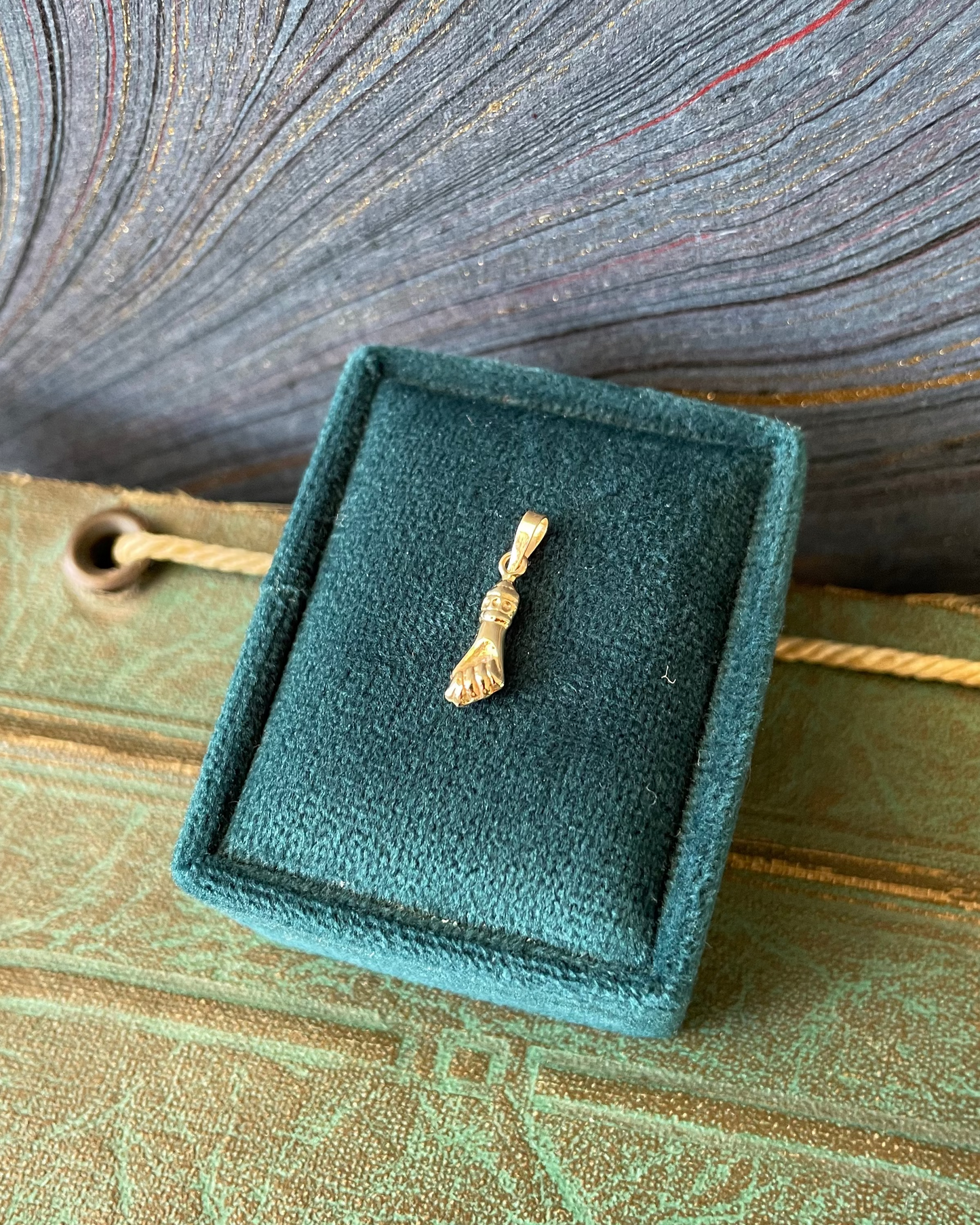 Mini Figa Charm - 14k