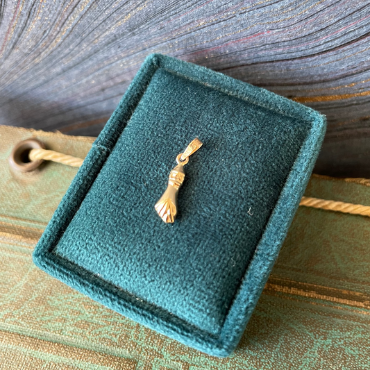 Mini Figa Charm - 14k