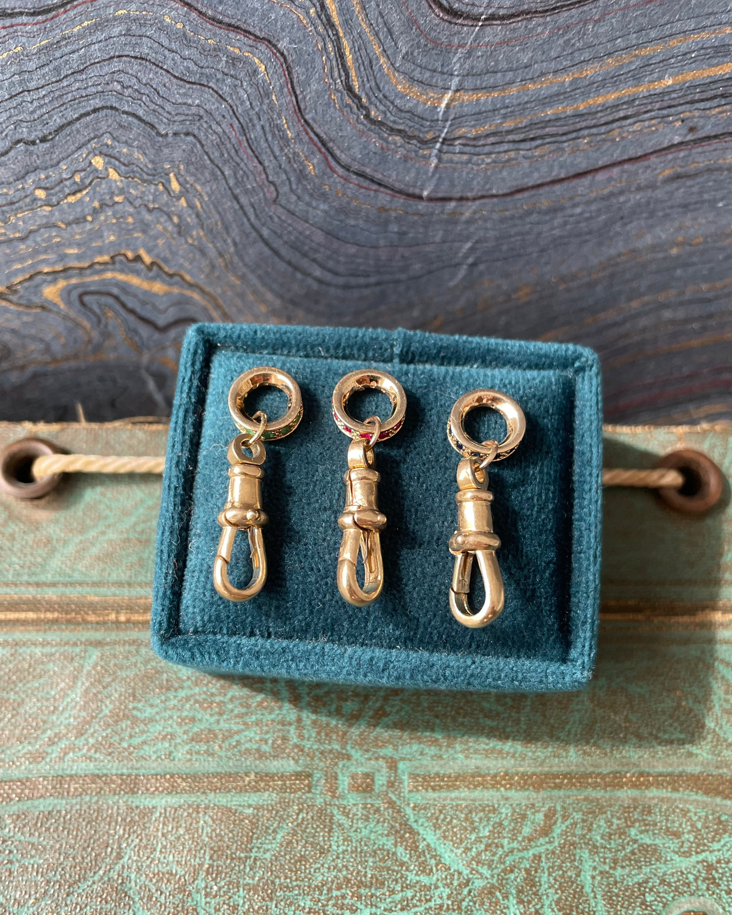 New Stoned Dogs - 14k