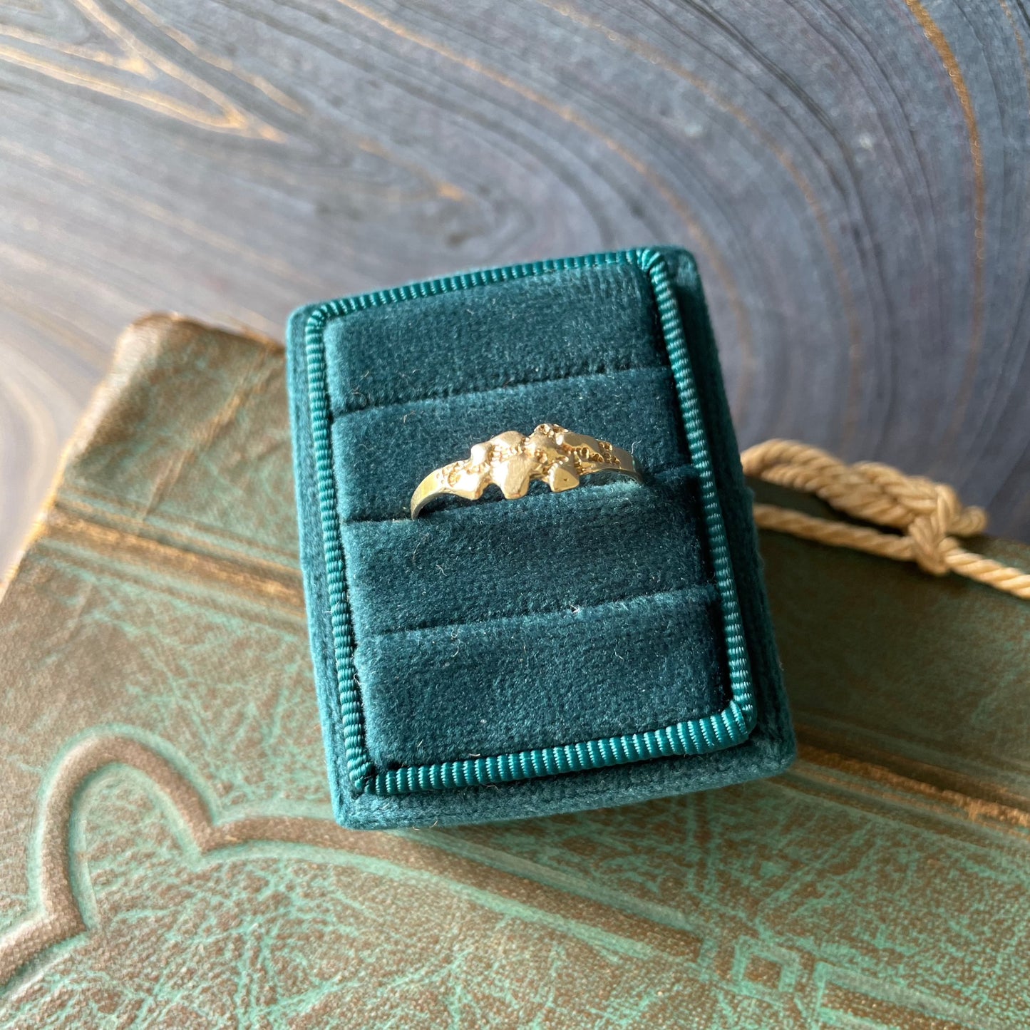 9k yellow gold nugget band ring