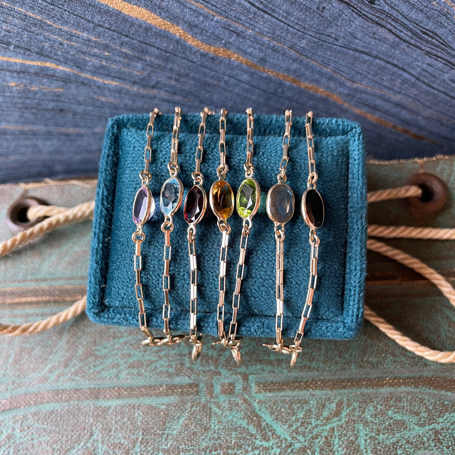 Oval Gem Stringy - 14k