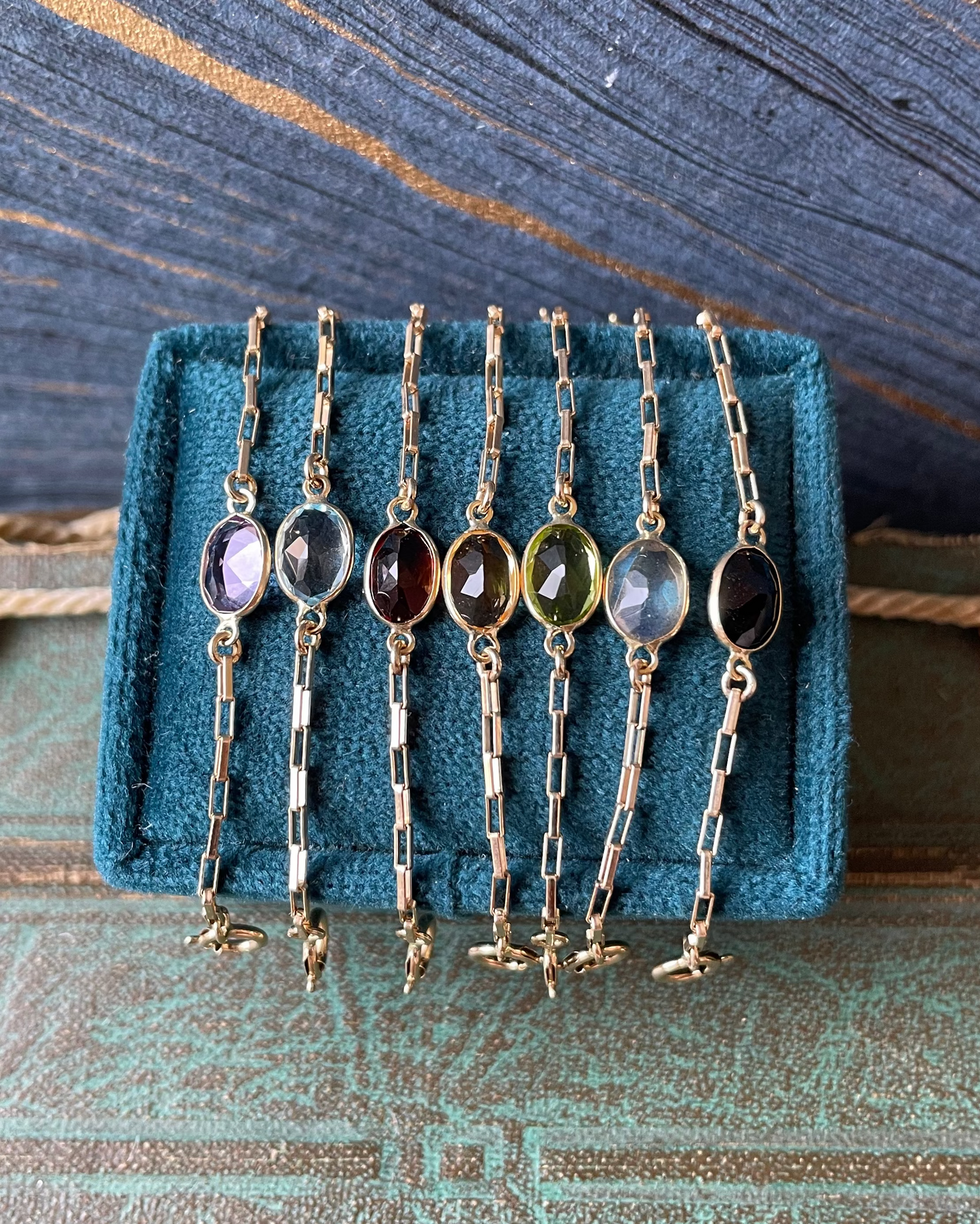 Oval Gem Stringy - 14k