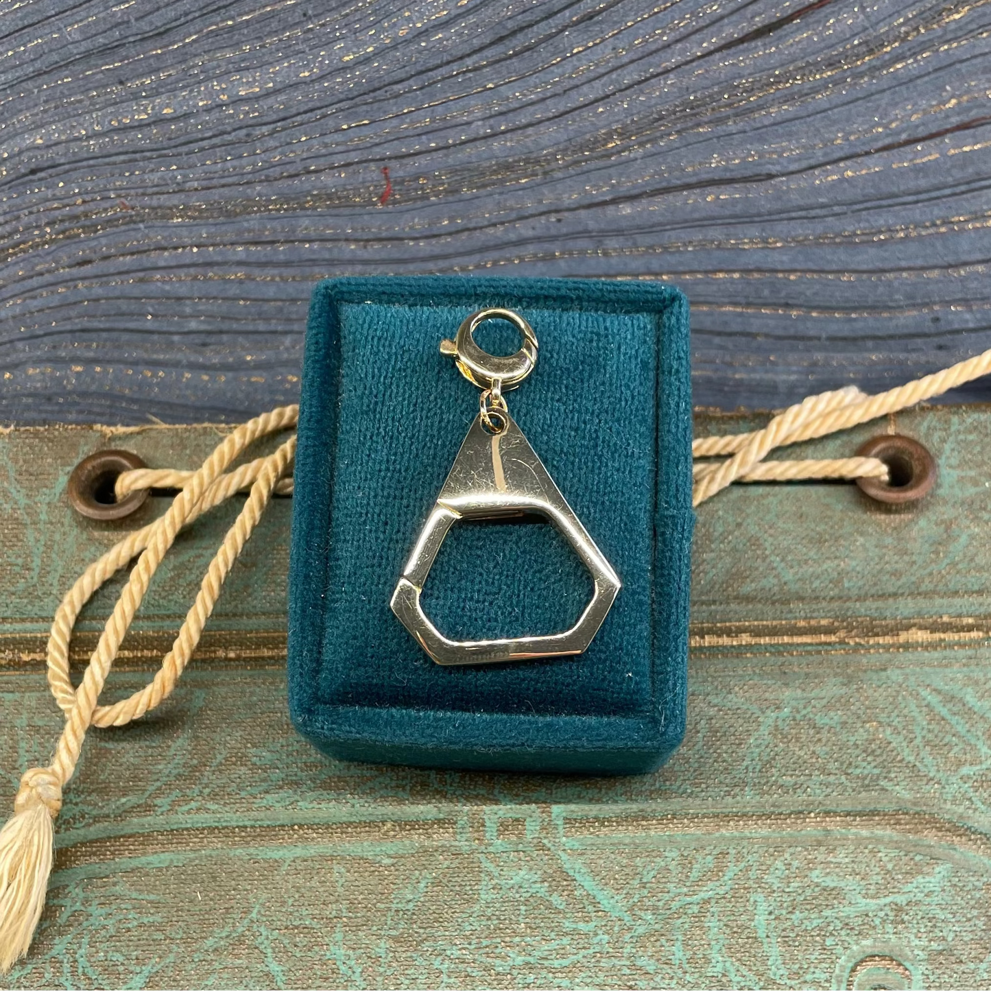 O Penta Clasp Charm - 14k