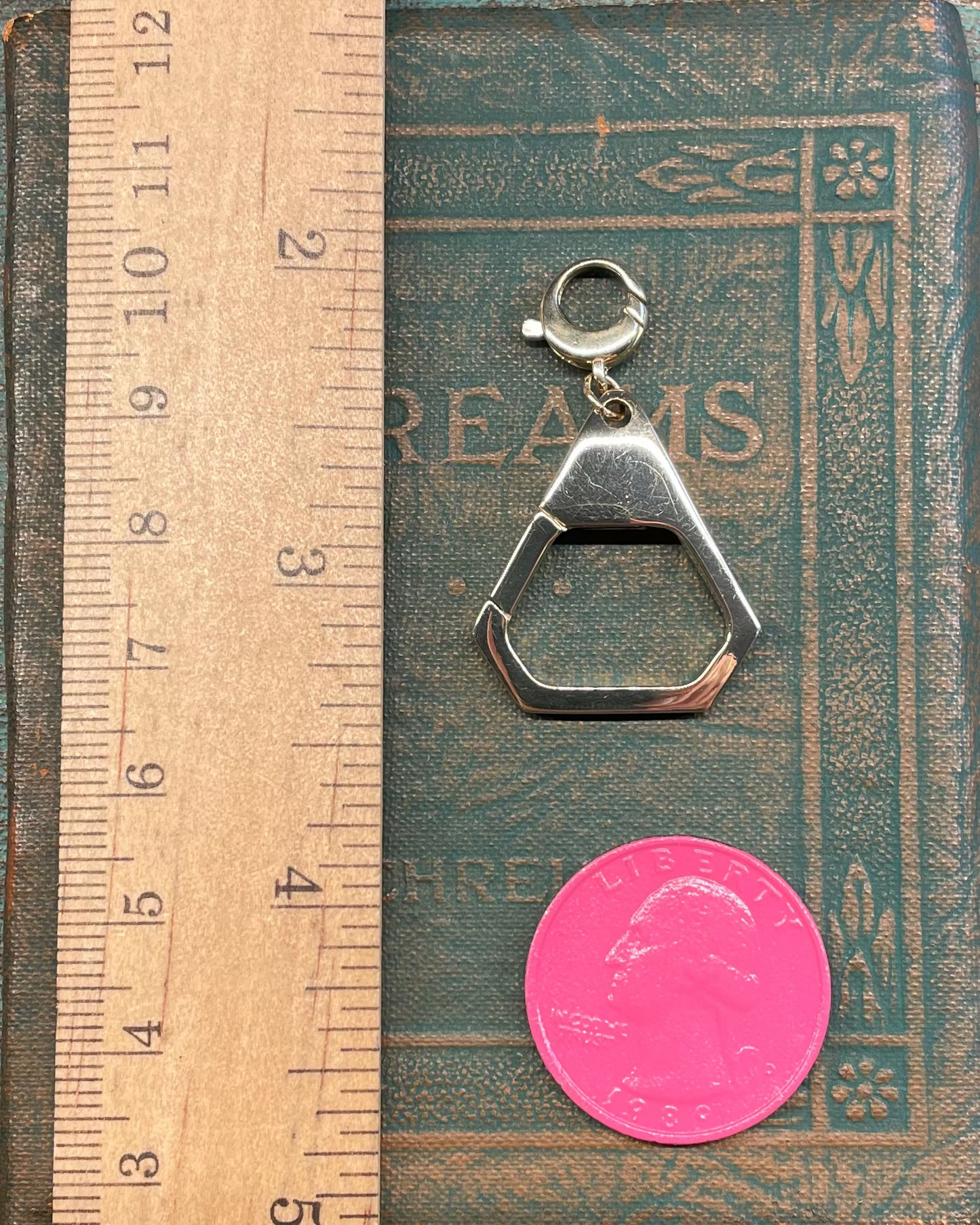 O Penta Clasp Charm - 14k
