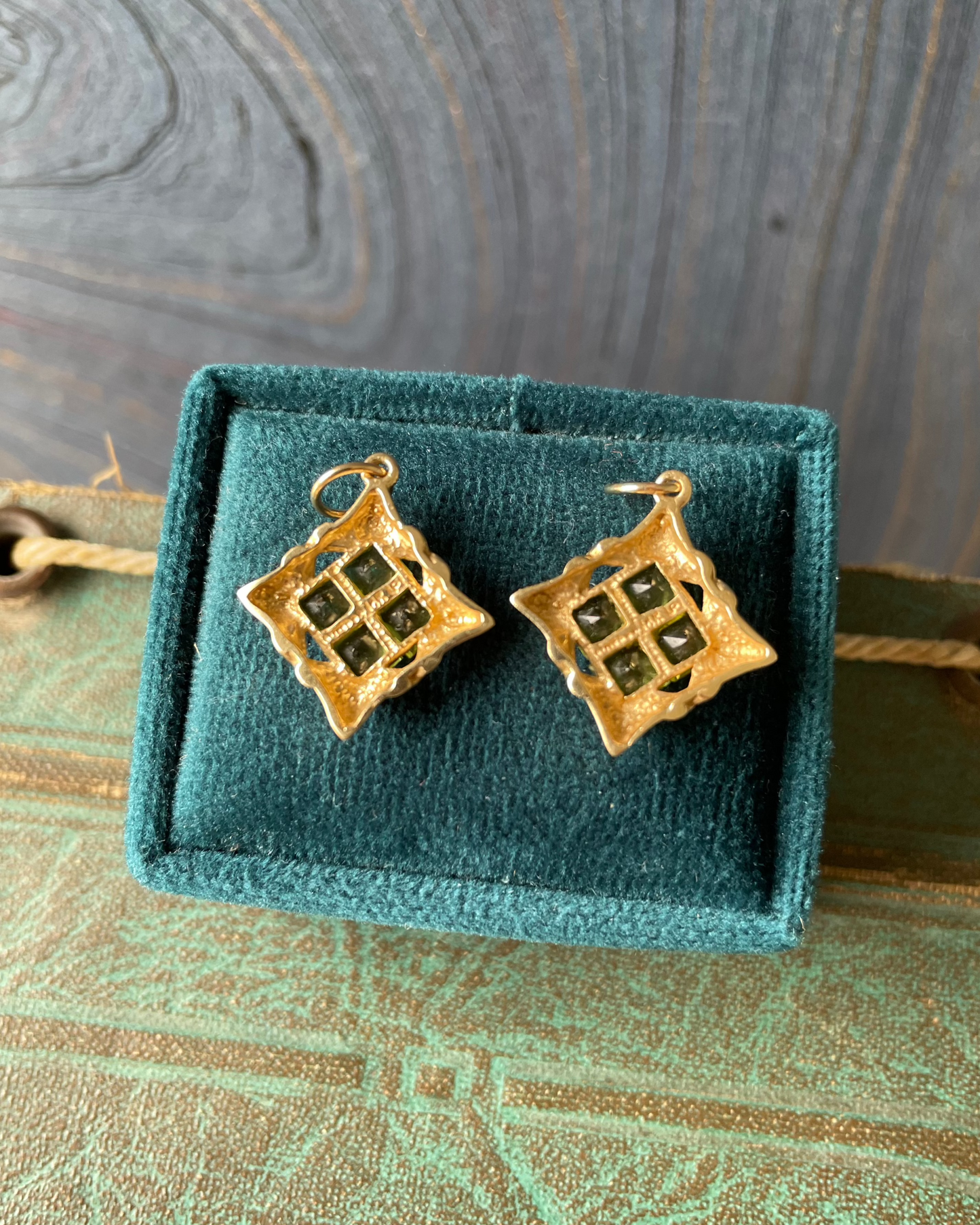 Peridot Star Charms - 13k