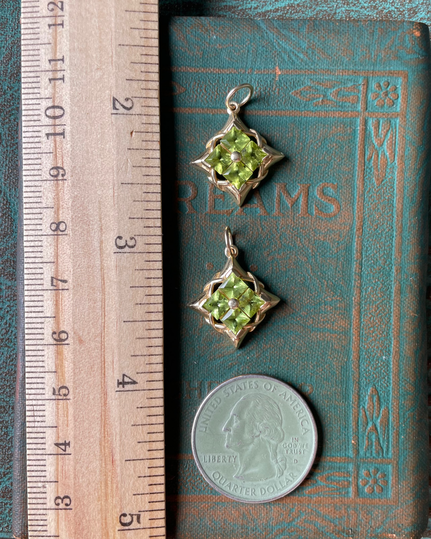 Peridot Star Charms - 13k