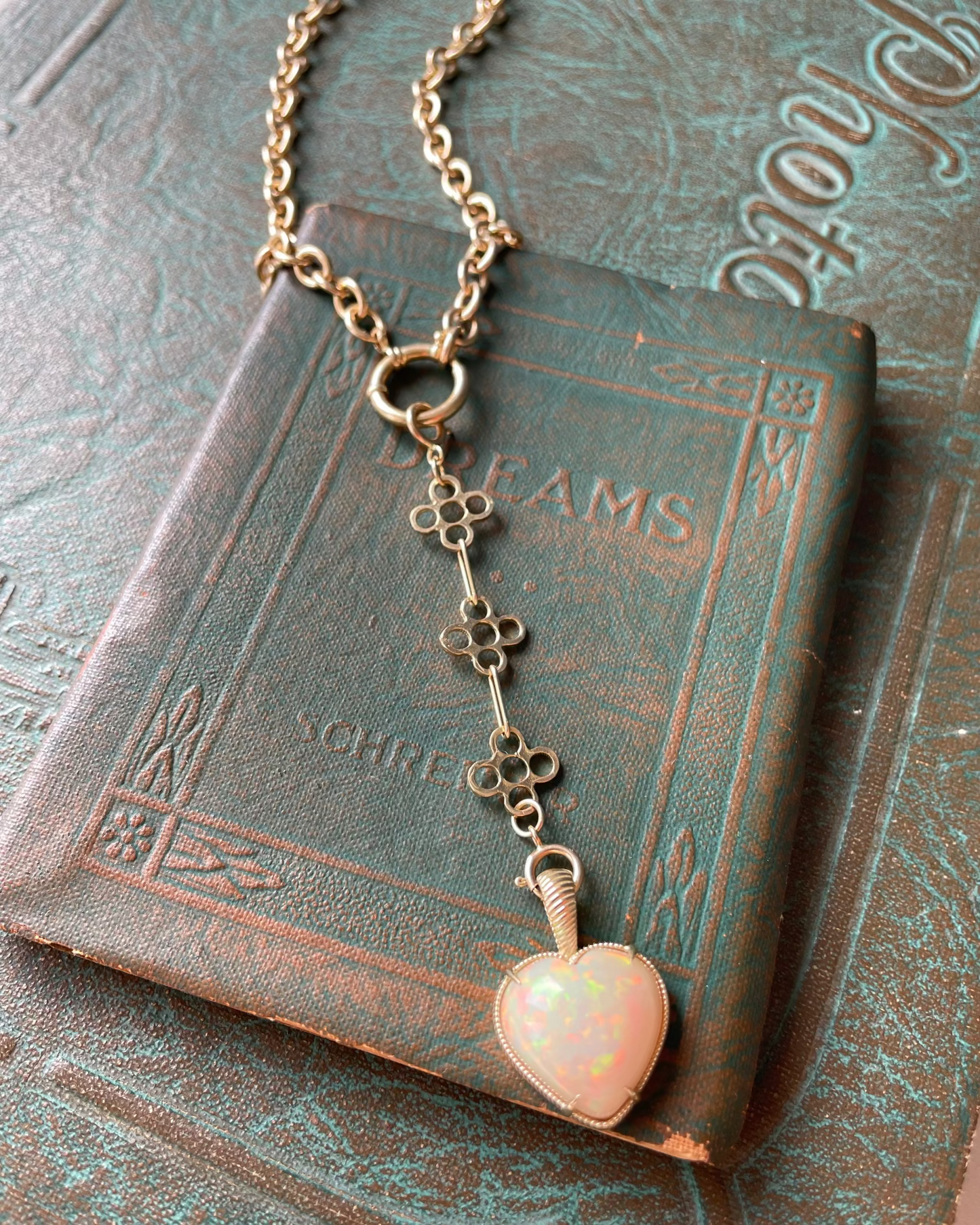 Quatrefoil Stringy - 14k