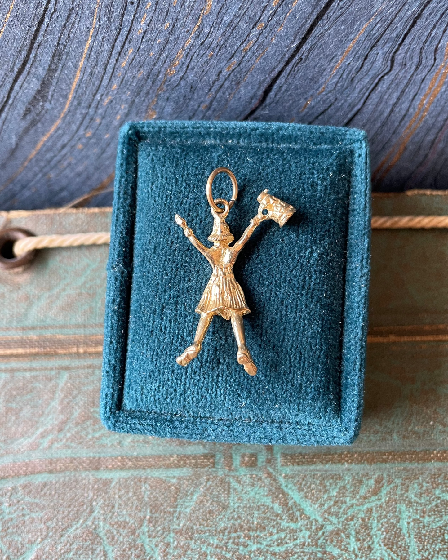Shout it Out, Girl Charm - 14k