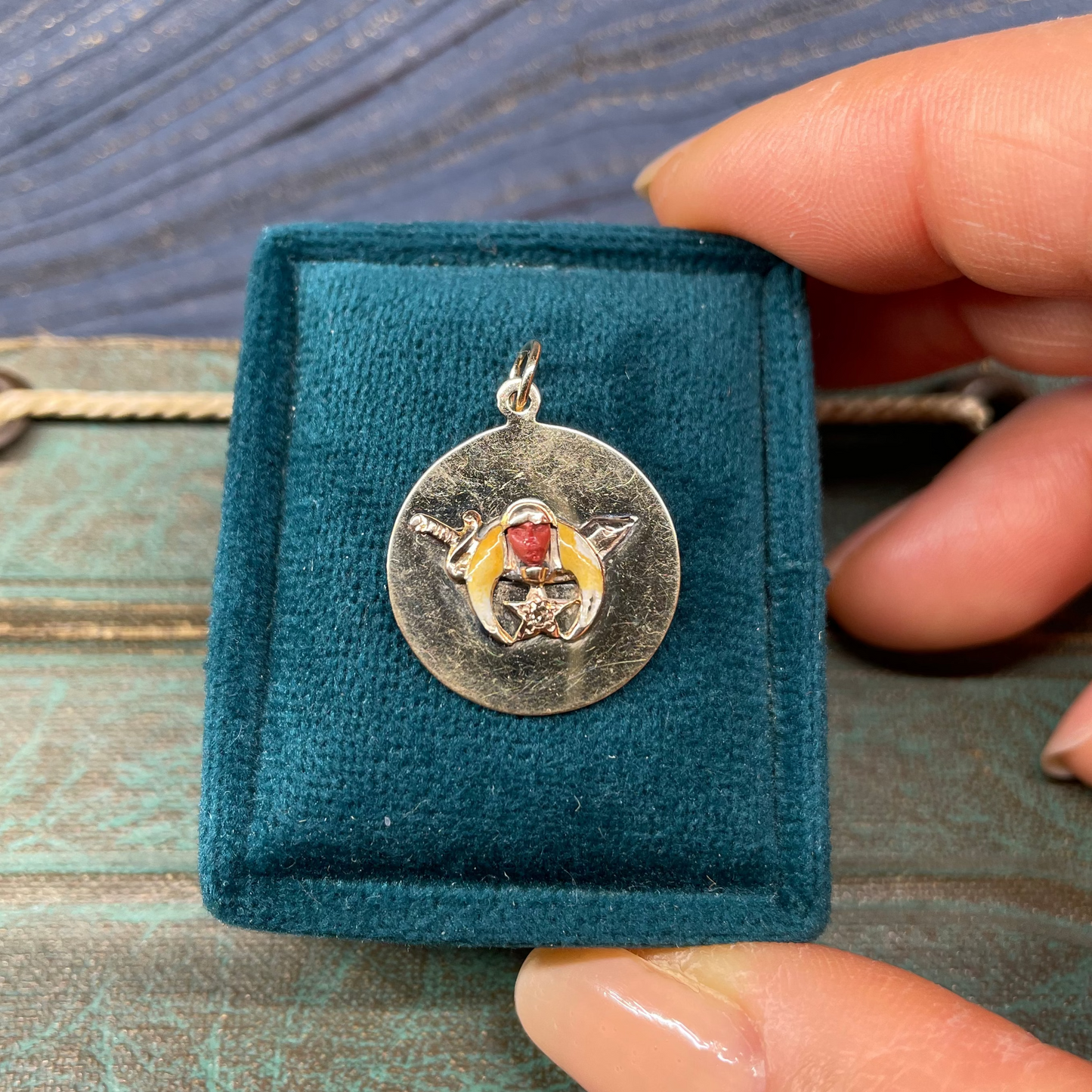 Shriner’s Charm - 13k