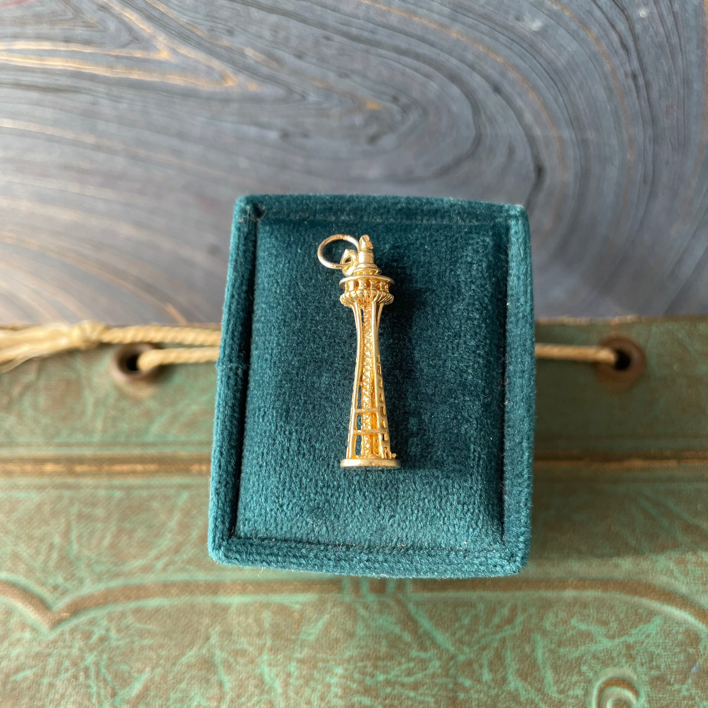 Seattle Space Needle Charm - 13k