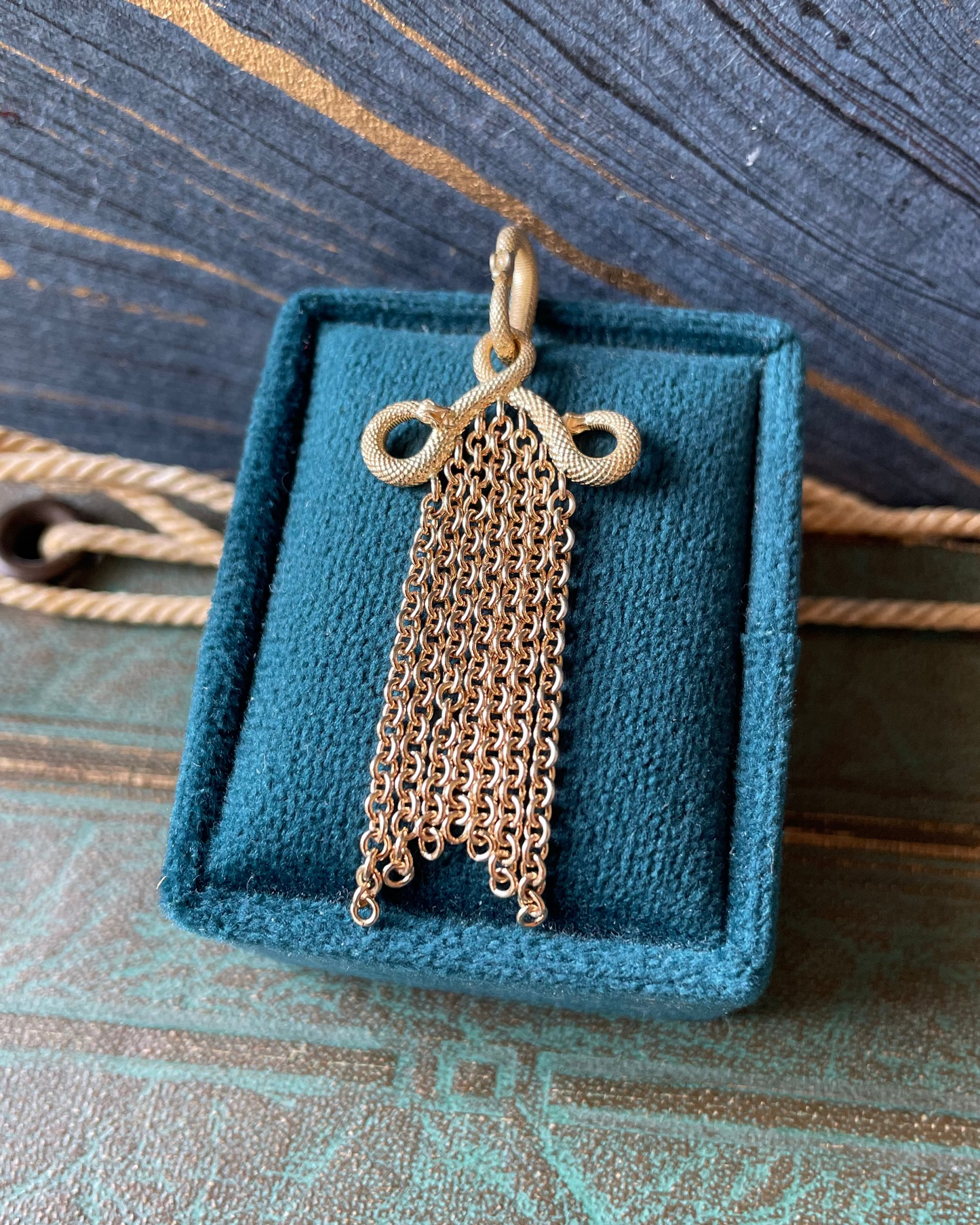 Sssnake Tasssel - 14k