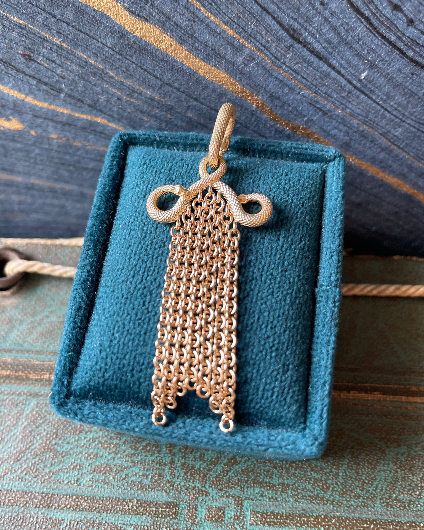 Sssnake Tasssel - 14k