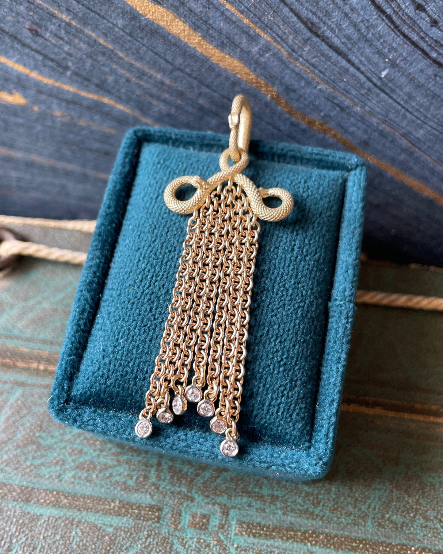 Sssnake Tasssel - 14k