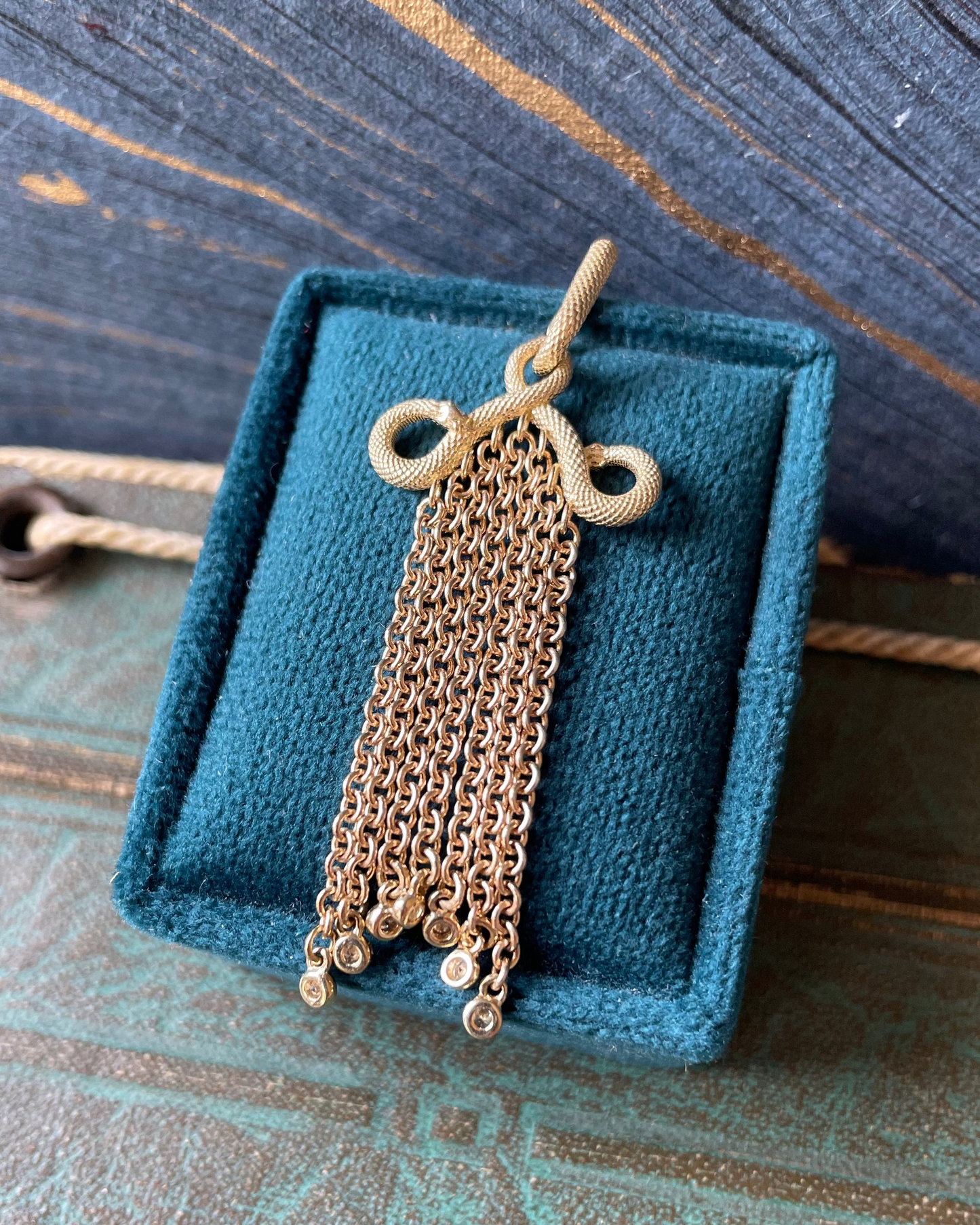 Sssnake Tasssel - 14k