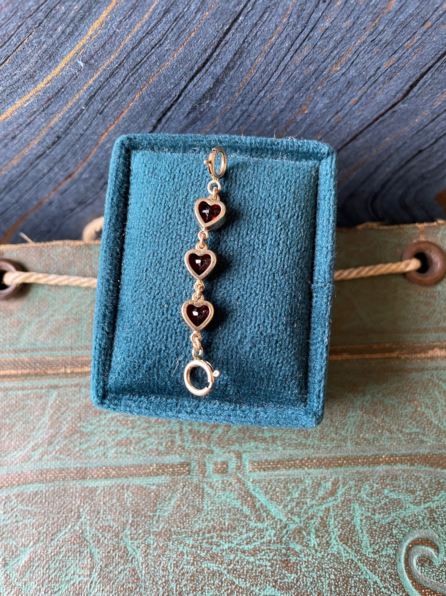 Triple Heart Stringy - 14k