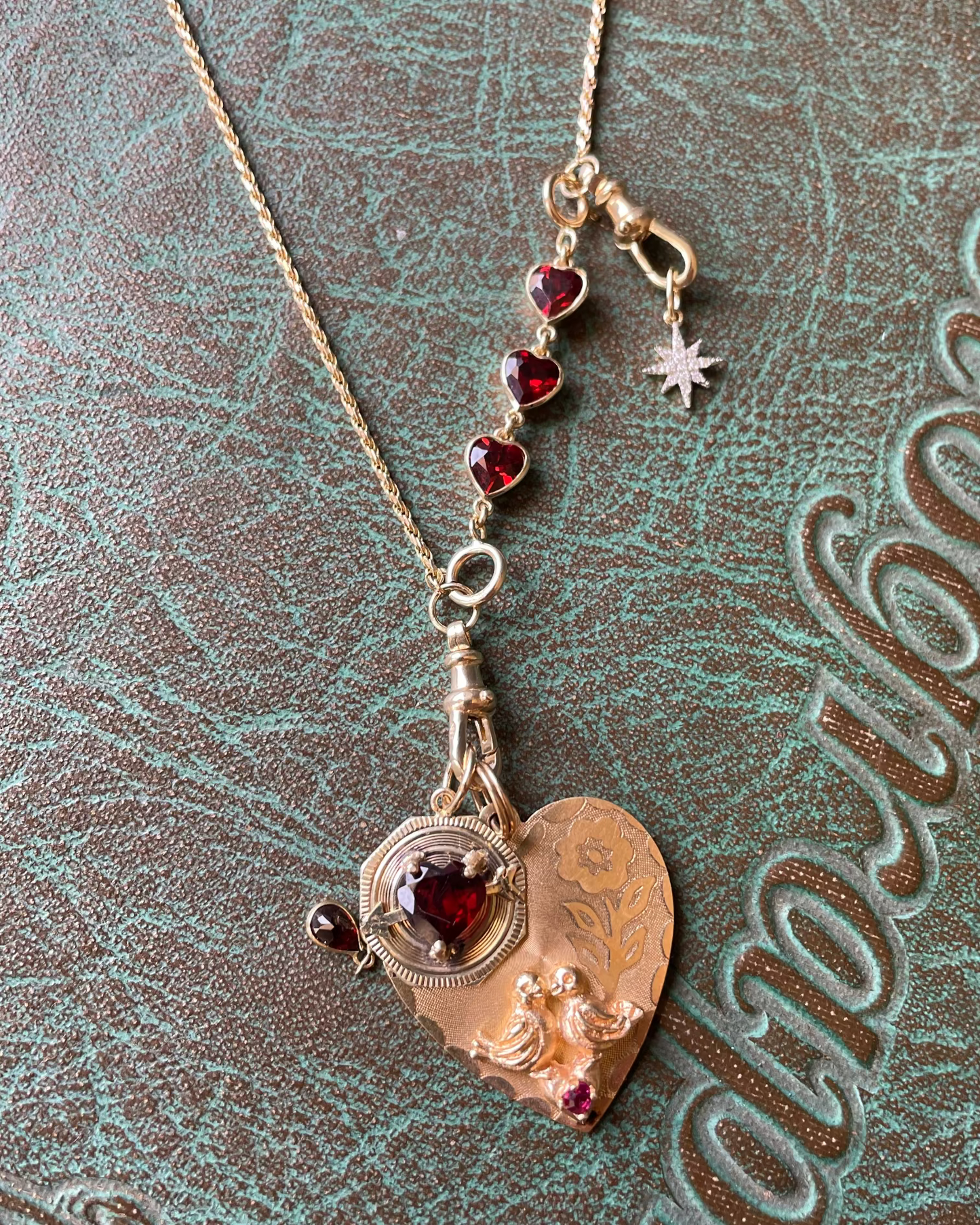 Triple Heart Stringy - 14k