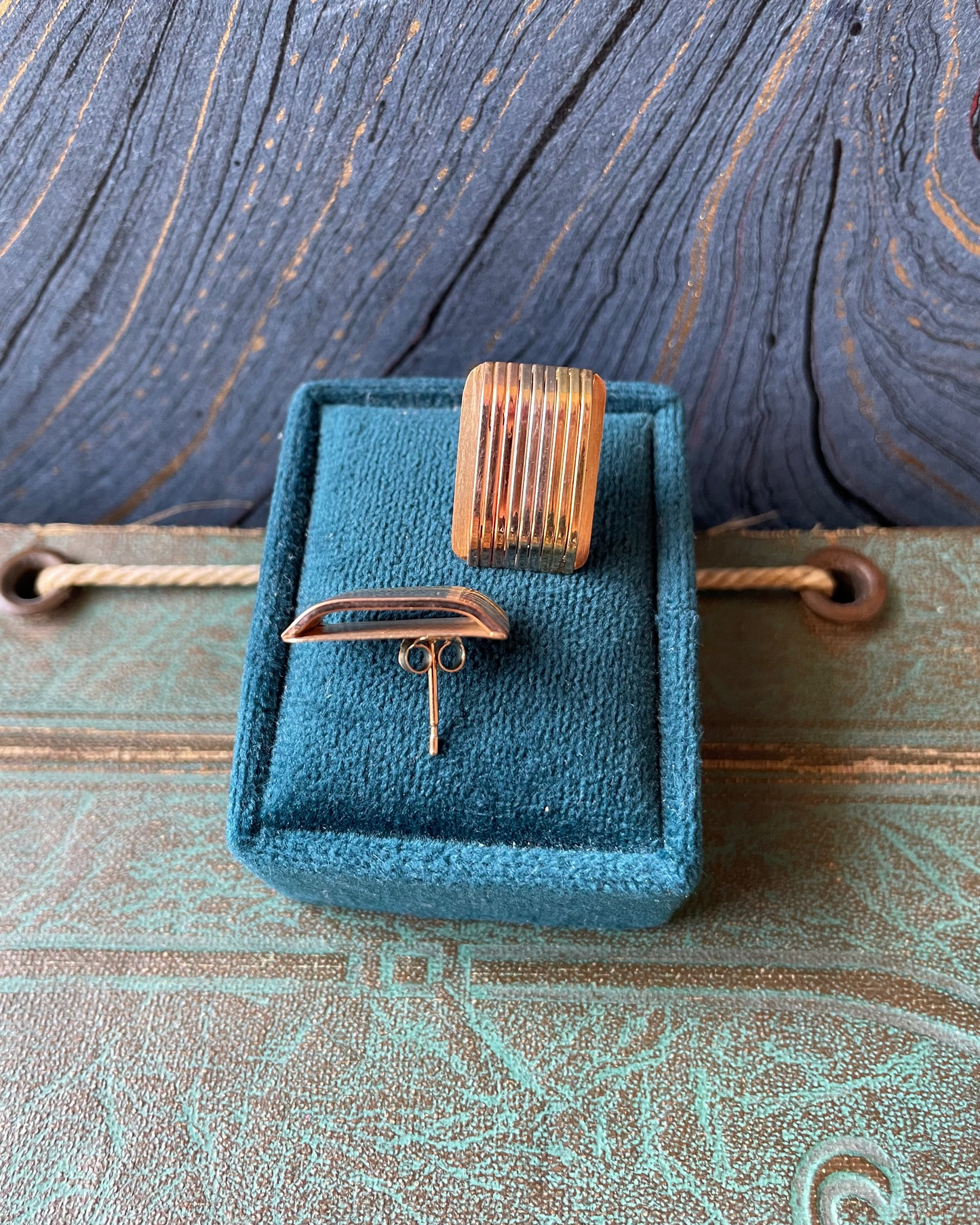Tritone Ribbed Earrings - 14k
