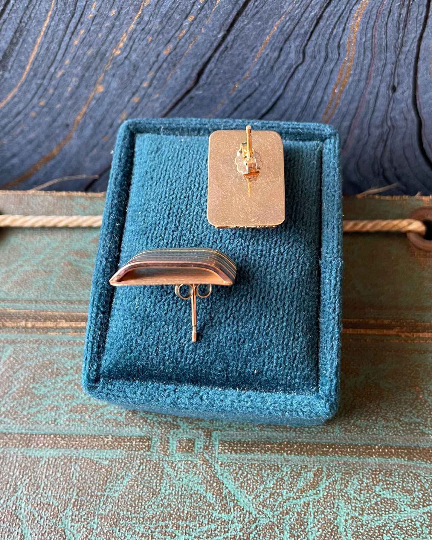 Tritone Ribbed Earrings - 14k