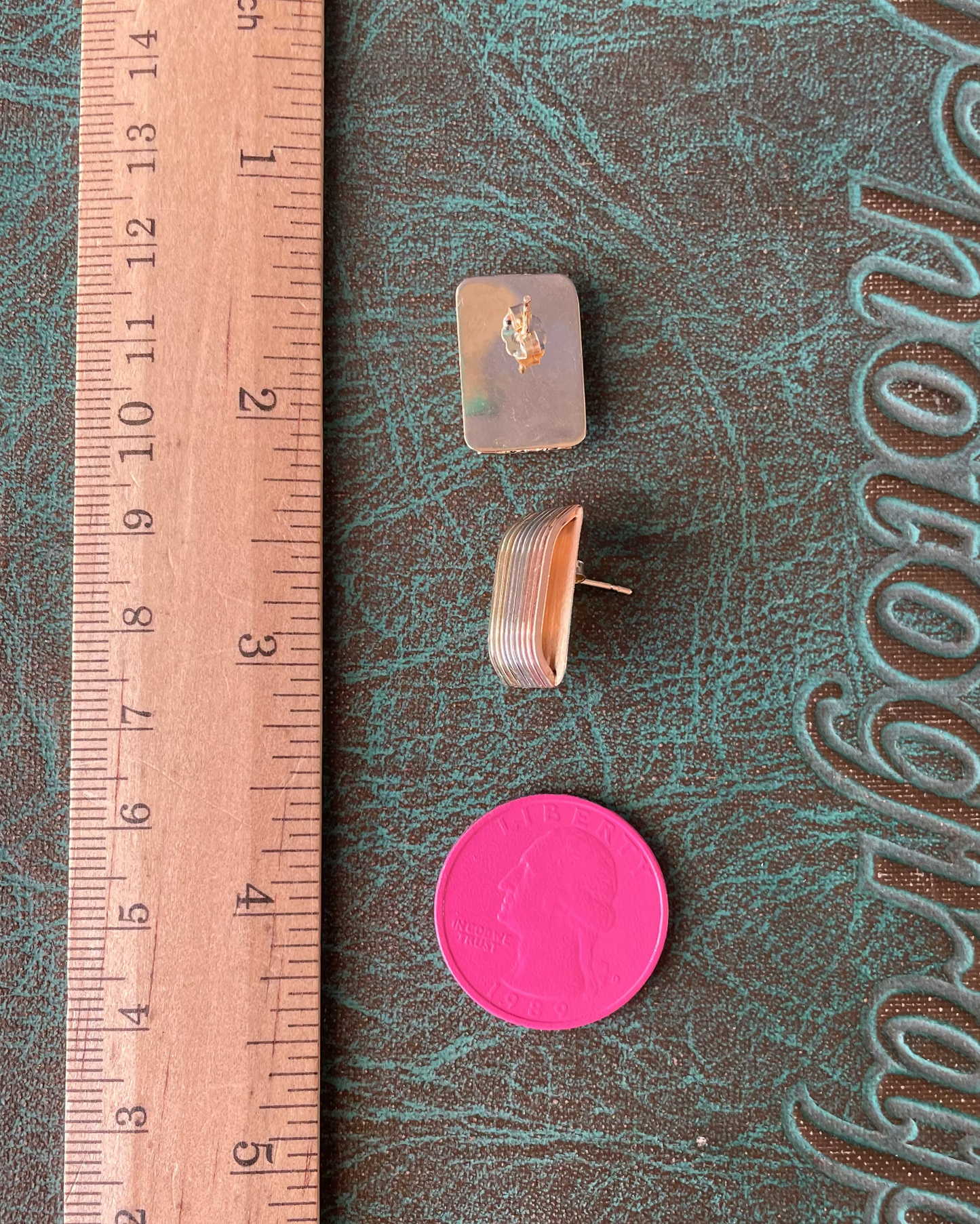 Tritone Ribbed Earrings - 14k
