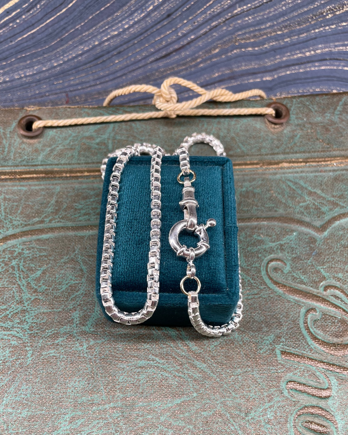 Venetian Box Watchdog - Silver