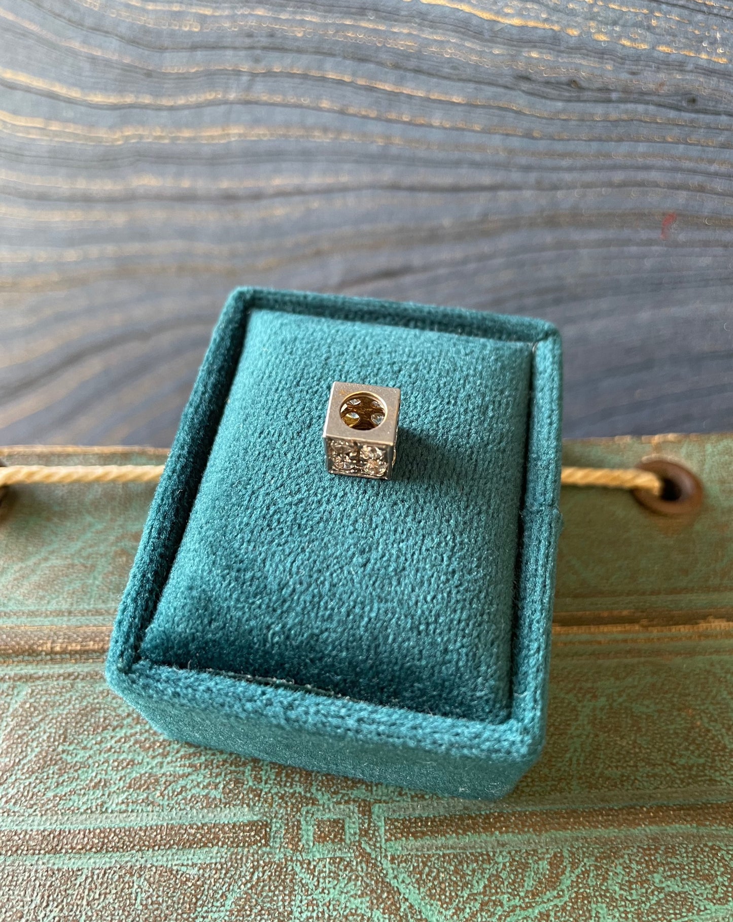 Stoned Cube Slider - 18k