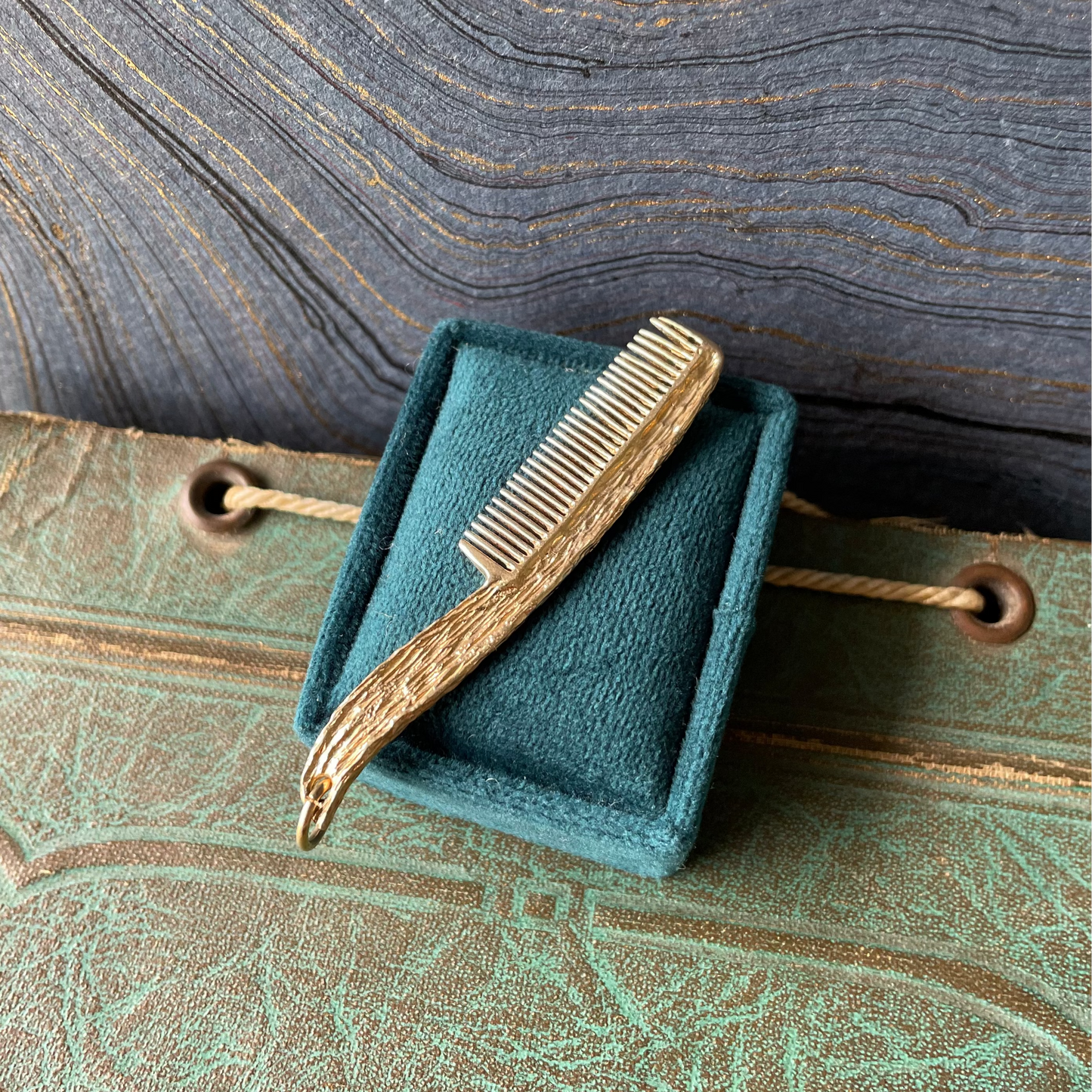 Comb Your Hair Charm - 13k